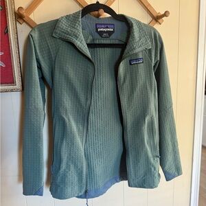 Patagonia women’s jacket XXS sage green